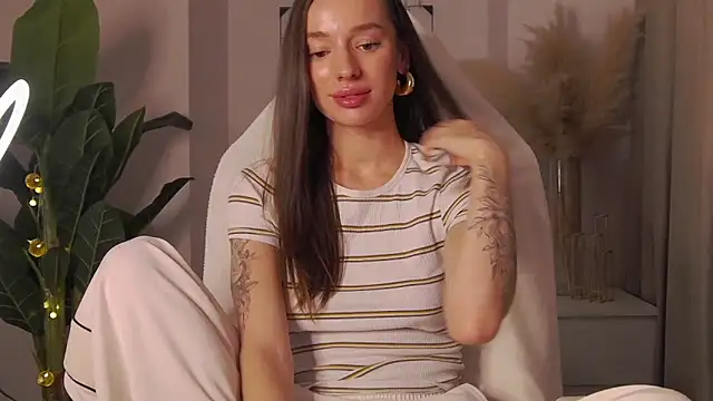 Snapshot of 1Mercedes chatting on December 13, 3:21 pm 1Mercedes online show from December 13, 3:21 pm