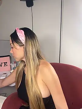 Snapshot of nakary00 chatting on November 13, 12:09 am nakary00 online show from November 13, 12:09 am