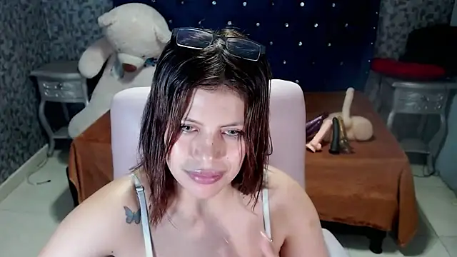 CurvyJulieth online show from January 14, 7:06 am