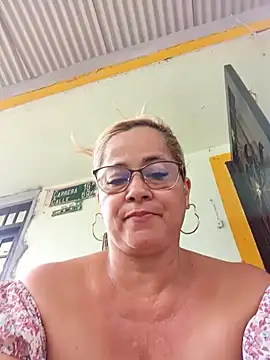 Snapshot of natally_ross21 chatting on December 14, 3:25 pm natally ross21 online show from December 14, 3:25 pm