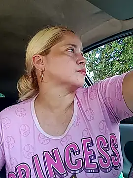 Snapshot of natally_ross21 chatting on January 11, 2:15 pm natally ross21 online show from January 11, 2:15 pm