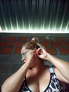 Snapshot of natally_ross21 chatting on October 2, 2:02 pm natally ross21 online show from October 2, 2:02 pm