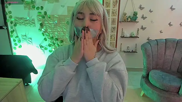 Snapshot of Fiore_Sanz_ chatting on April 6, 4:46 am Fiore Sanz online show from April 6, 4:46 am