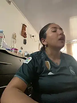 Snapshot of luna_asss chatting on June 1, 10:00 pm luna asss online show from June 1, 10:00 pm