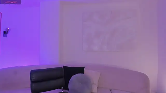 SamanthaKlein  online show from March 13, 3:57 am