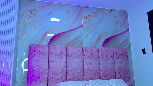 kendal rossi online show from March 13, 12:01 pm