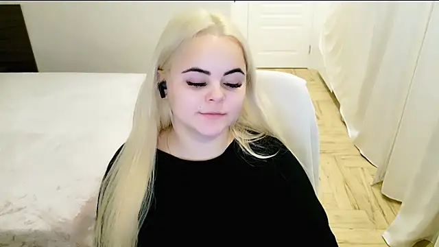 Snapshot of lovely-eyes chatting on December 10, 7:43 pm lovely-eyes online show from December 10, 7:43 pm