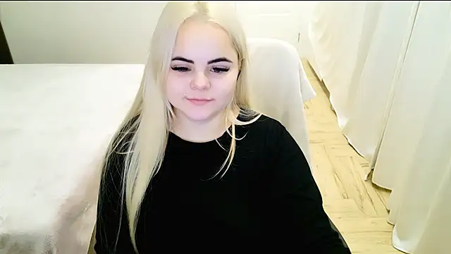 Snapshot of lovely-eyes chatting on December 11, 1:58 am lovely-eyes online show from December 11, 1:58 am