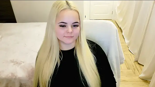 Snapshot of lovely-eyes chatting on December 20, 2:19 am lovely-eyes online show from December 20, 2:19 am