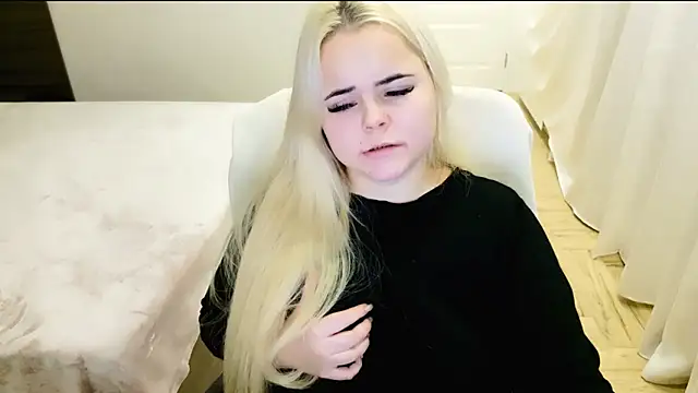 Snapshot of lovely-eyes chatting on December 28, 10:44 pm lovely-eyes online show from December 28, 10:44 pm