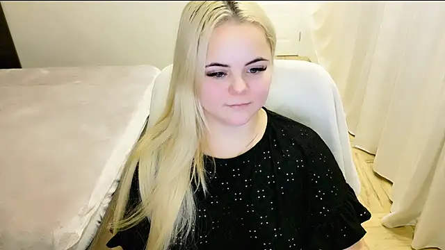 Snapshot of lovely-eyes chatting on January 3, 11:55 pm lovely-eyes online show from January 3, 11:55 pm