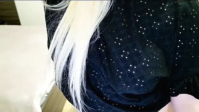 Snapshot of lovely-eyes chatting on January 20, 1:18 am lovely-eyes online show from January 20, 1:18 am