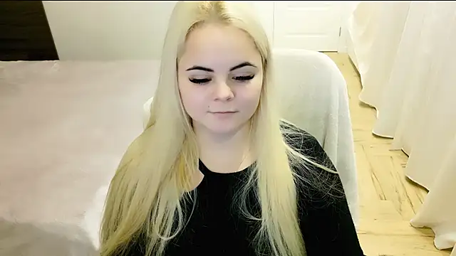 Snapshot of lovely-eyes chatting on January 21, 8:43 pm lovely-eyes online show from January 21, 8:43 pm