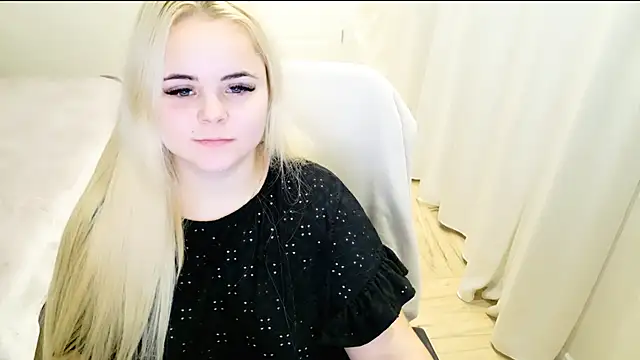 Snapshot of lovely-eyes chatting on January 30, 1:22 am lovely-eyes online show from January 30, 1:22 am