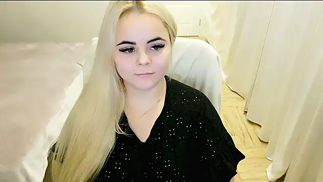 Snapshot of lovely-eyes chatting on February 3, 1:09 am lovely-eyes online show from February 3, 1:09 am