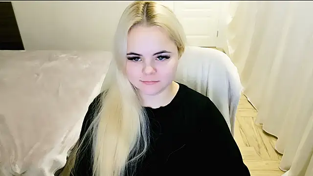 Snapshot of lovely-eyes chatting on February 9, 1:55 am lovely-eyes online show from February 9, 1:55 am