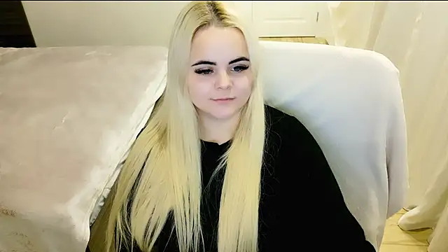 Snapshot of lovely-eyes chatting on February 14, 2:07 am lovely-eyes online show from February 14, 2:07 am