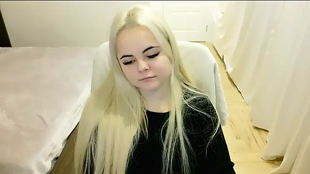 Snapshot of lovely-eyes chatting on February 25, 9:13 pm lovely-eyes online show from February 25, 9:13 pm