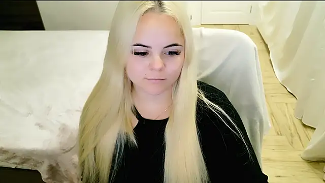 Snapshot of lovely-eyes chatting on March 18, 3:09 am lovely-eyes online show from March 18, 3:09 am