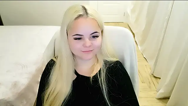 Snapshot of lovely-eyes chatting on March 18, 9:32 pm lovely-eyes online show from March 18, 9:32 pm