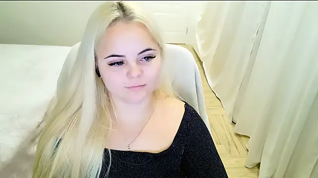 Snapshot of lovely-eyes chatting on March 20, 7:35 pm lovely-eyes online show from March 20, 7:35 pm