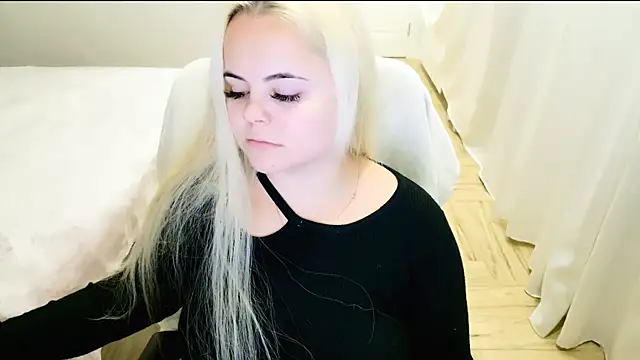 Snapshot of lovely-eyes chatting on March 22, 2:48 am lovely-eyes online show from March 22, 2:48 am