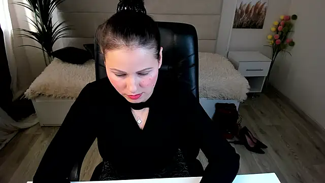 Snapshot of Dana__dom chatting on February 18, 4:48 am Dana dom online show from February 18, 4:48 am