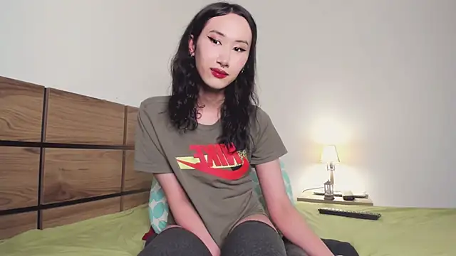 Snapshot of asian_kiya chatting on December 13, 4:16 pm asian kiya online show from December 13, 4:16 pm