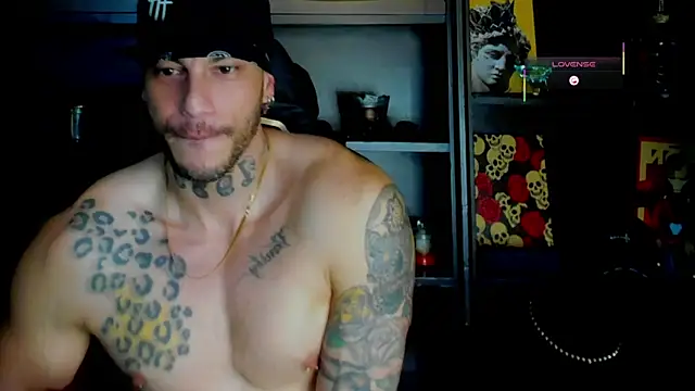 Snapshot of RickG_Oficial chatting on October 28, 11:29 pm RickG Oficial online show from October 28, 11:29 pm