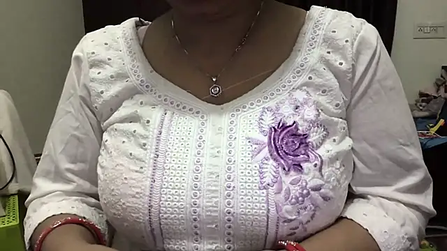 Snapshot of Gulaboo_bhabi chatting on February 3, 4:10 pm Gulaboo bhabi online show from February 3, 4:10 pm