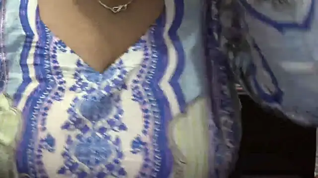 Snapshot of Gulaboo_bhabi chatting on February 13, 12:24 am Gulaboo bhabi online show from February 13, 12:24 am