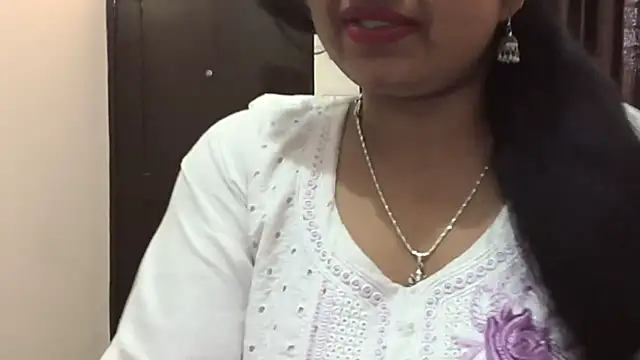Snapshot of Gulaboo_bhabi chatting on March 11, 5:16 am Gulaboo bhabi online show from March 11, 5:16 am