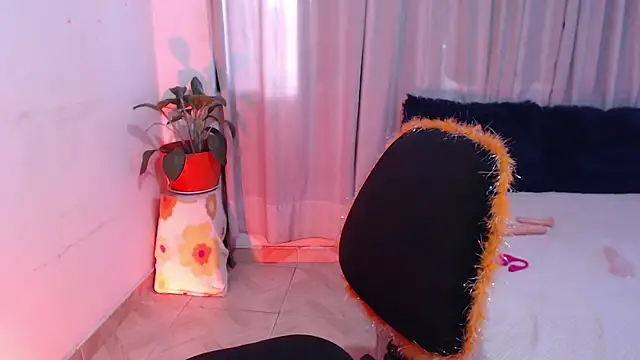 Zoe--khalL online show from December 16, 10:56 pm