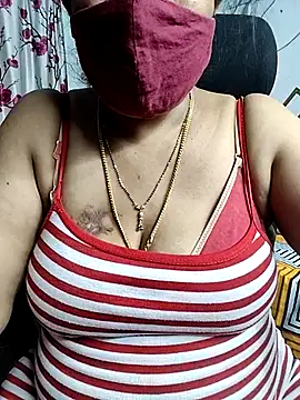 Snapshot of Rani_Darling_99 chatting on April 19, 4:28 pm Rani Darling 99 online show from April 19, 4:28 pm
