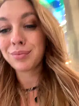 Snapshot of Sweet___Emily chatting on December 3, 2:38 pm Sweet   Emily online show from December 3, 2:38 pm