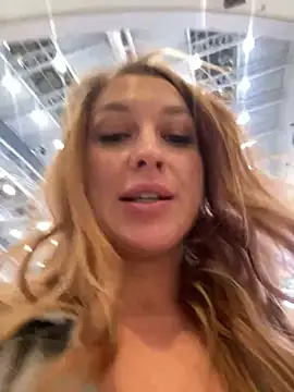 Snapshot of Sweet___Emily chatting on January 19, 2:17 pm Sweet   Emily online show from January 19, 2:17 pm