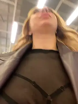 Snapshot of Sweet___Emily chatting on February 8, 2:27 pm Sweet   Emily online show from February 8, 2:27 pm