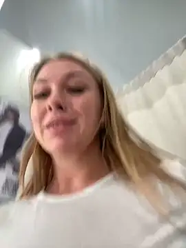 Snapshot of Sweet___Emily chatting on March 19, 1:18 pm Sweet   Emily online show from March 19, 1:18 pm