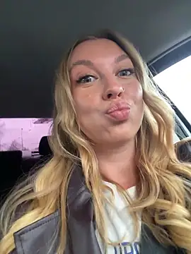 Snapshot of Sweet___Emily chatting on November 3, 12:39 pm Sweet   Emily online show from November 3, 12:39 pm