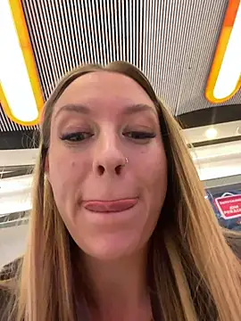 Snapshot of Sweet___Emily chatting on November 19, 1:22 pm Sweet Emily online show from November 19, 1:22 pm