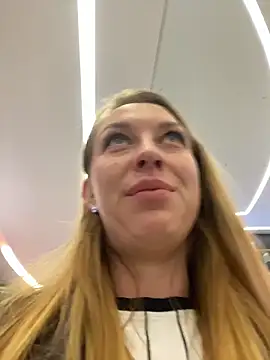 Snapshot of Sweet___Emily chatting on December 14, 11:37 am Sweet Emily online show from December 14, 11:37 am