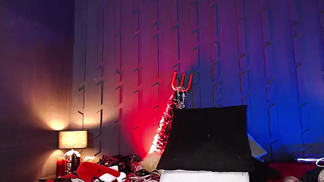 Snapshot of MorganaCrowley chatting on December 19, 12:45 am MorganaCrowley online show from December 19, 12:45 am