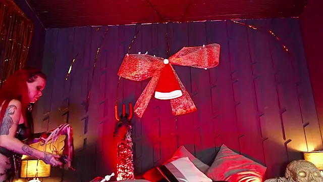 Snapshot of MorganaCrowley chatting on December 19, 7:29 pm MorganaCrowley online show from December 19, 7:29 pm