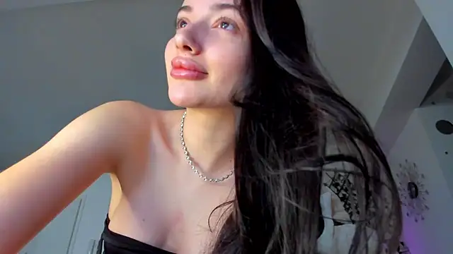 Snapshot of IreneVON chatting on February 5, 8:32 am IreneVON online show from February 5, 8:32 am