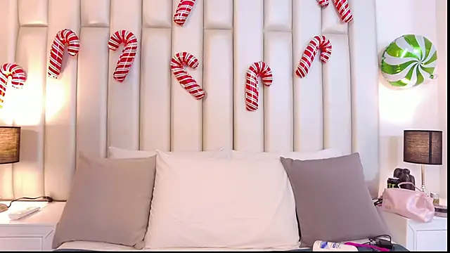 Emily robertss online show from December 18, 3:12 am