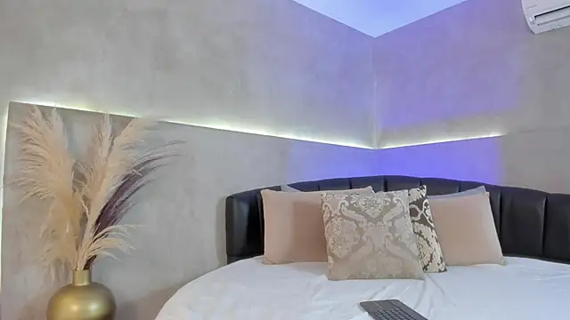 Snapshot of Nicol_Lopez_1 chatting on December 3, 9:02 pm Nicol Lopez 1 online show from December 3, 9:02 pm