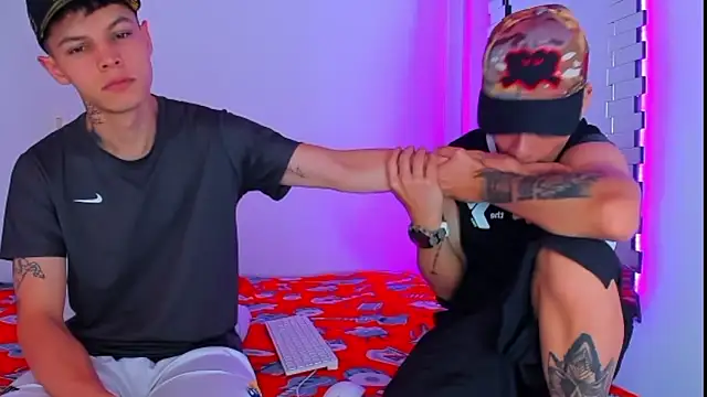 HOT boy2025 online show from December 2, 7:05 pm