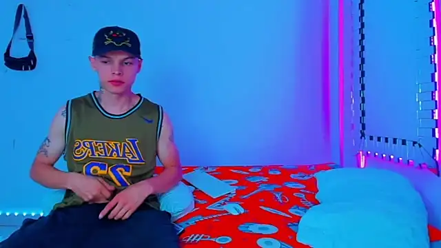 HOT boy2025 online show from December 17, 11:05 pm