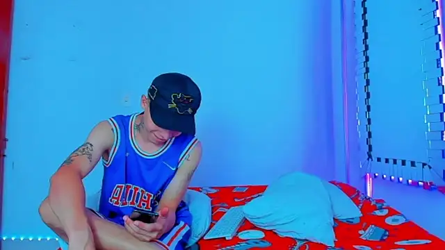 HOT boy2025 online show from December 20, 4:57 pm