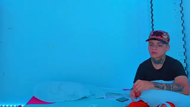 HOT boy2025 online show from January 21, 2:22 am